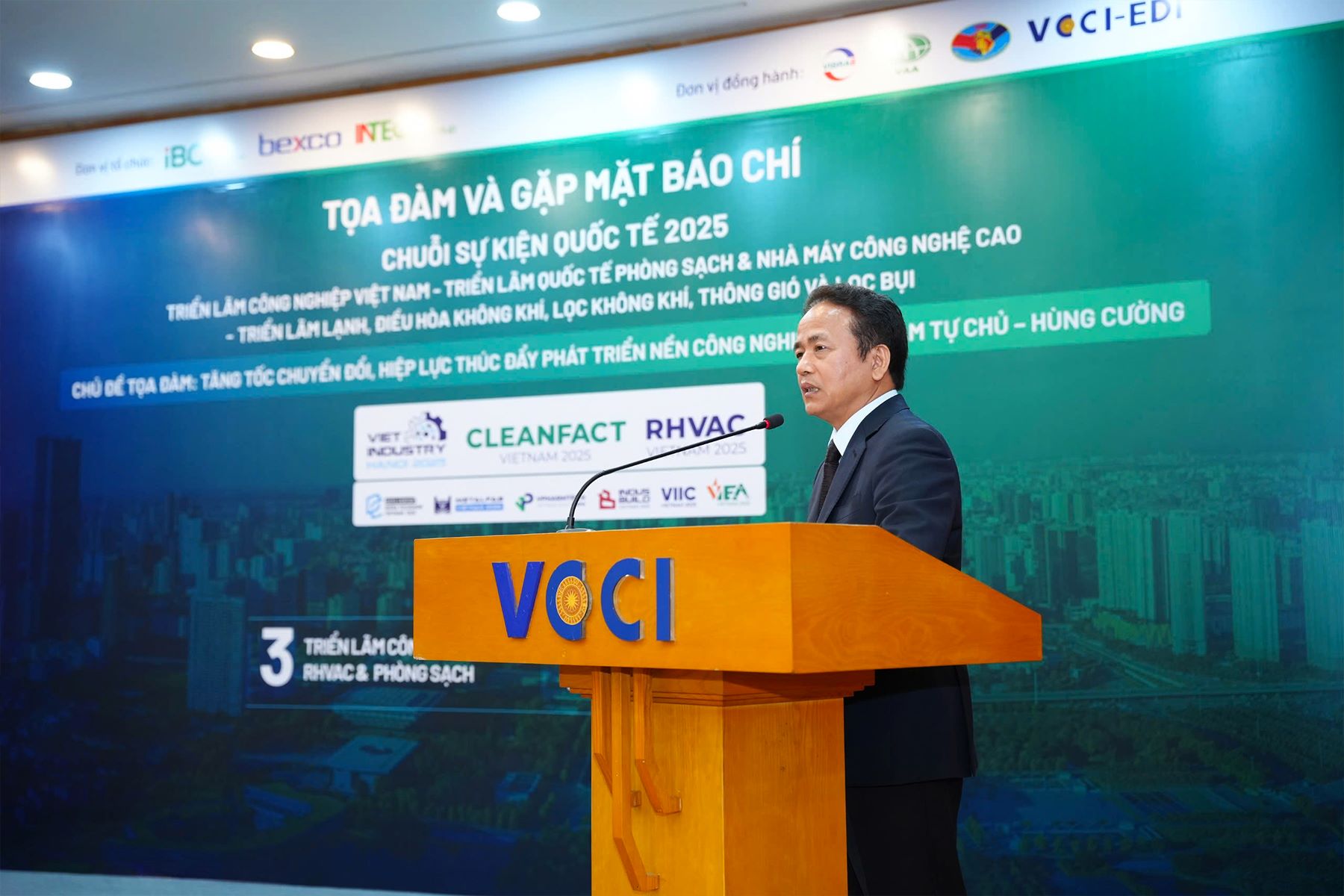 phuong_linh_group_doi_tac_chien_luoc_cung_ung_thiet_bi_thong_gio_xu_ly_moi_truong_cho_rhvac_va_phong_sach (5)